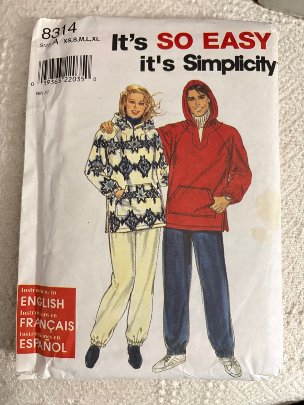 Simplicity Pattern 8314 A for Unisex Pullover Top and Pants